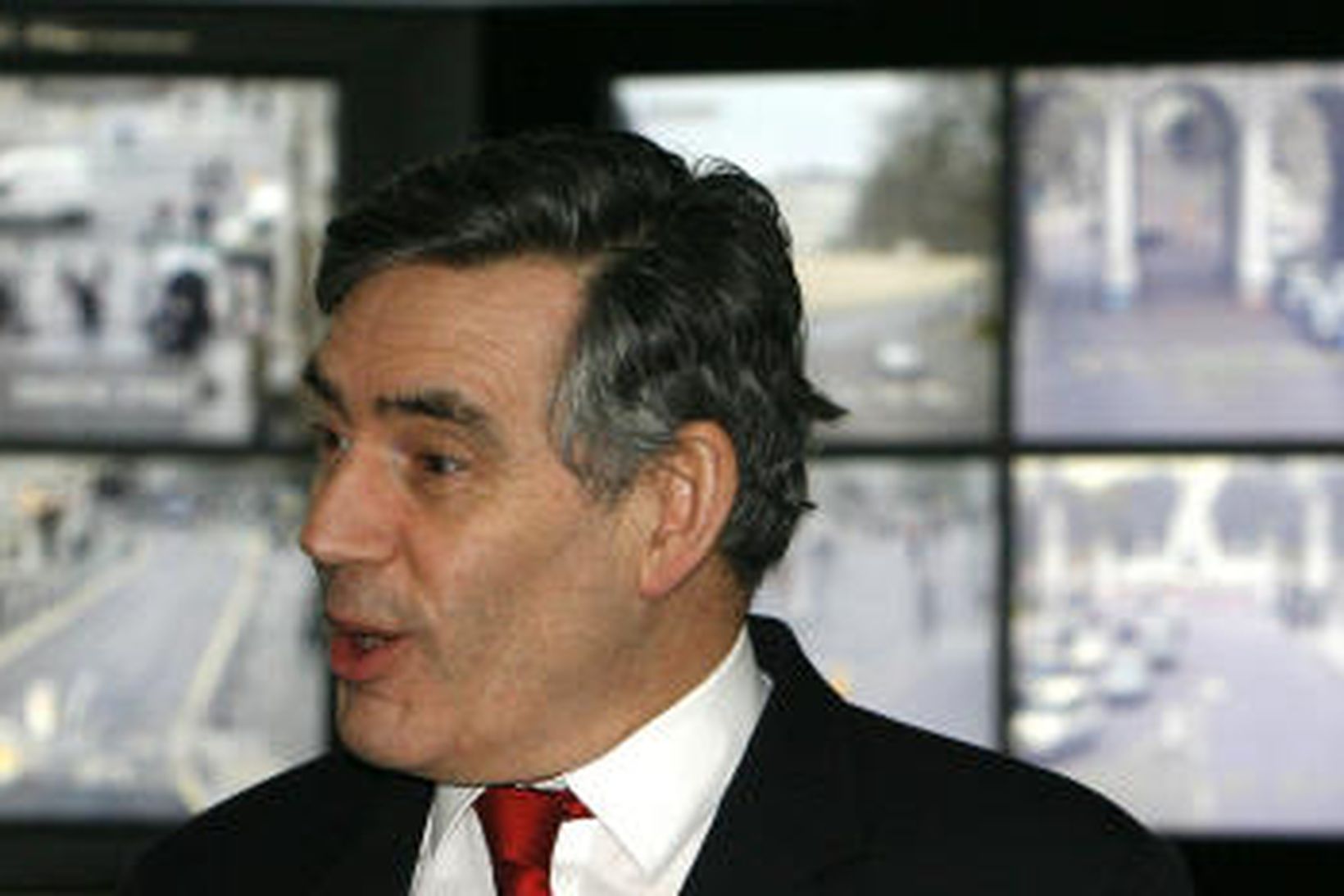 Gordon Brown hyggst ráða þúsund nýja njósnara til þjónustu hennar …