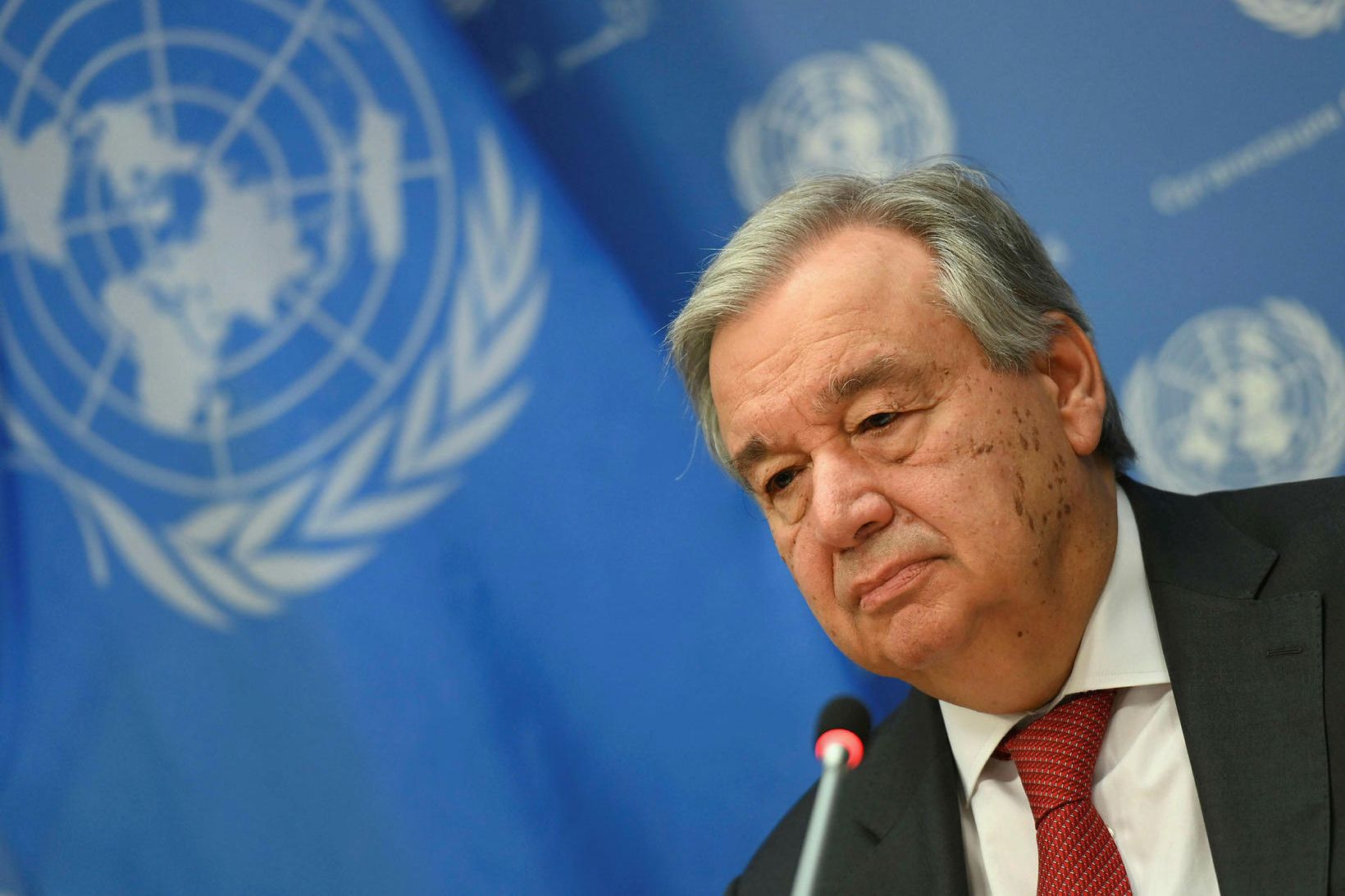 António Guterres, aðalframkvæmdastjóri Sameinuðu þjóðanna, situr fundinn.