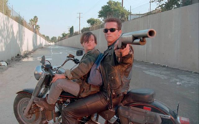 Arnold Schwarzenegger og Edward Furlong í Tortímandanum 2 en myndin hlaut metaðsókn og er nú …