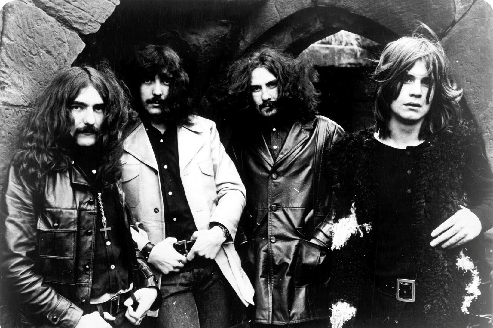 Black Sabbath við upphaf ferils síns; Geezer Butler er lengst …