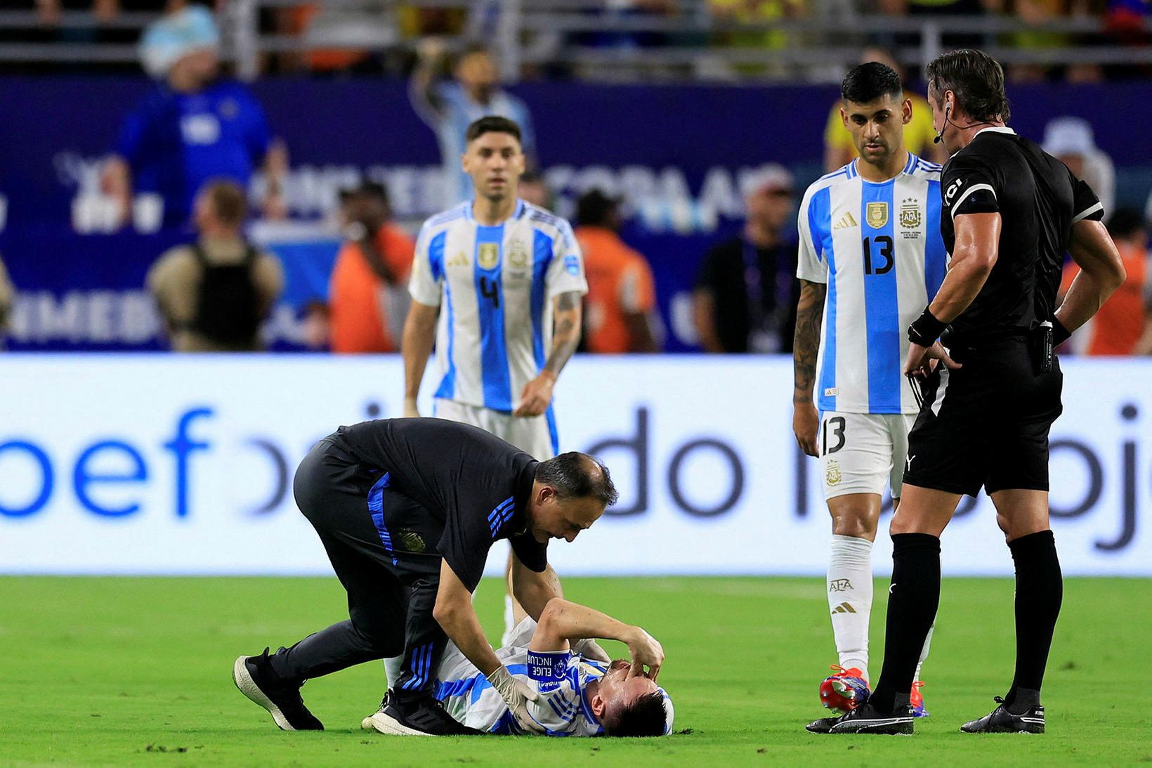 Lionel Messi fór meiddur af velli.