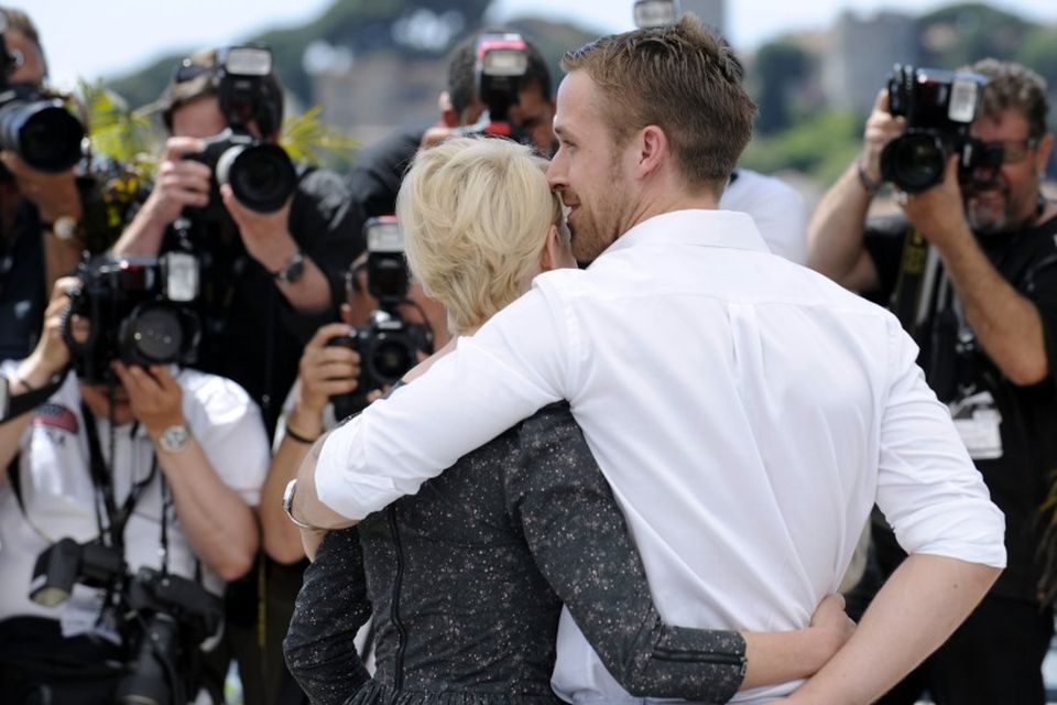 Gosling ásamt mótleikkonu sinni í myndinni Blue Valentine, Michelle Williams. Þau voru sögð kærustupar á …