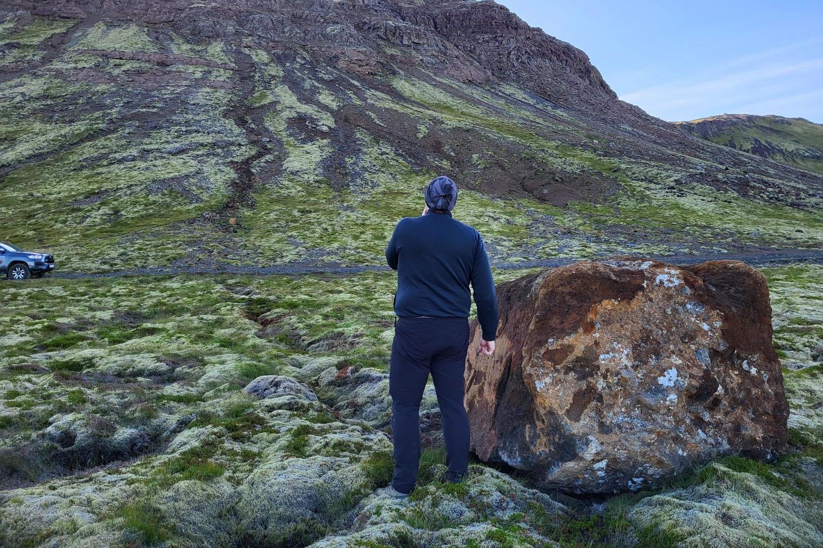 Grjótið sem talið er hafa hrunið í skjálftanum.