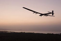 Solar Impulse 2 í tilraunaflugi yfir Havaí eftir viðgerðir sem hafa staðið yfir frá því …