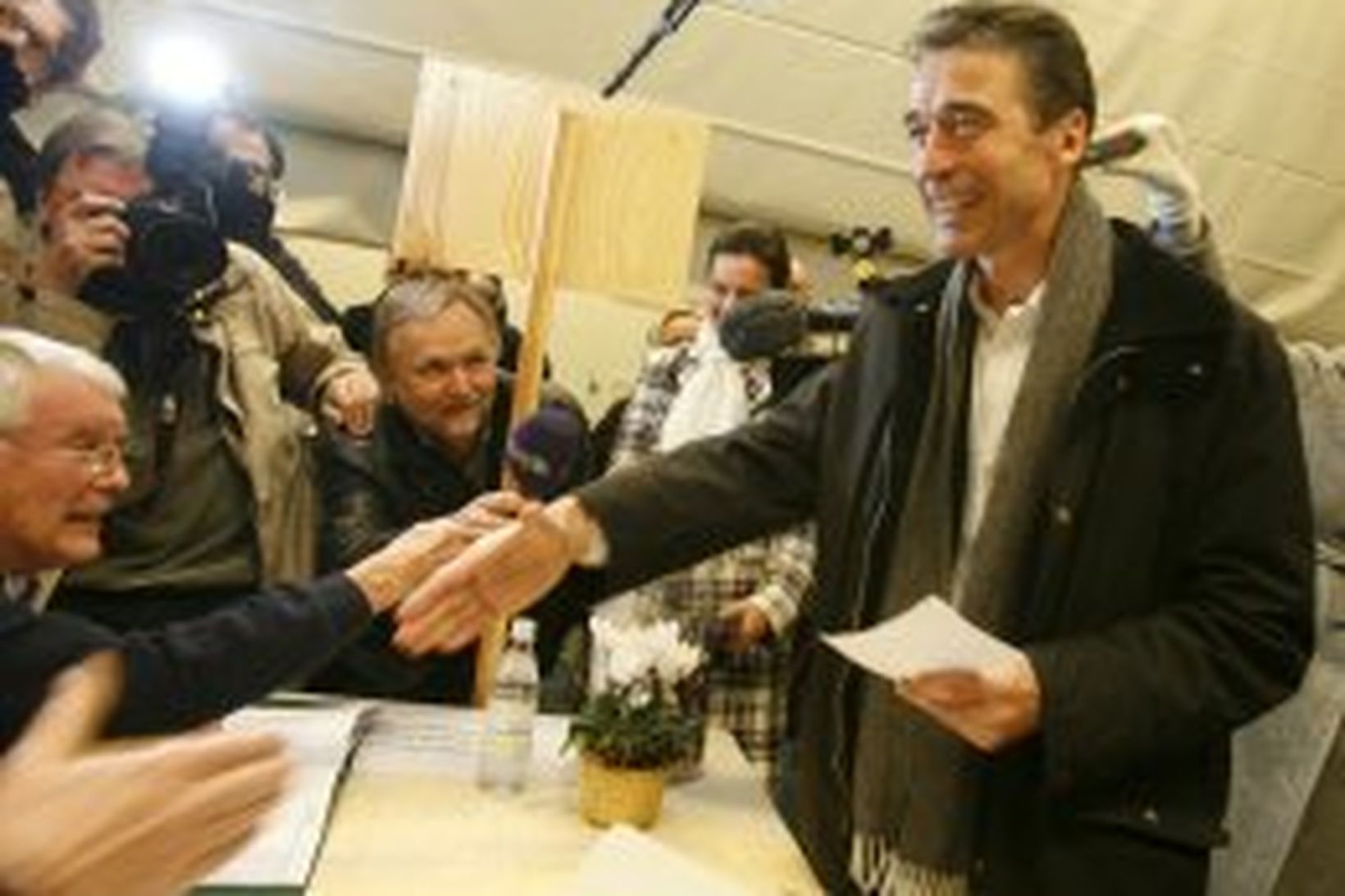 Anders Fogh Rasmussen greiddi atkvæði í Nærum.