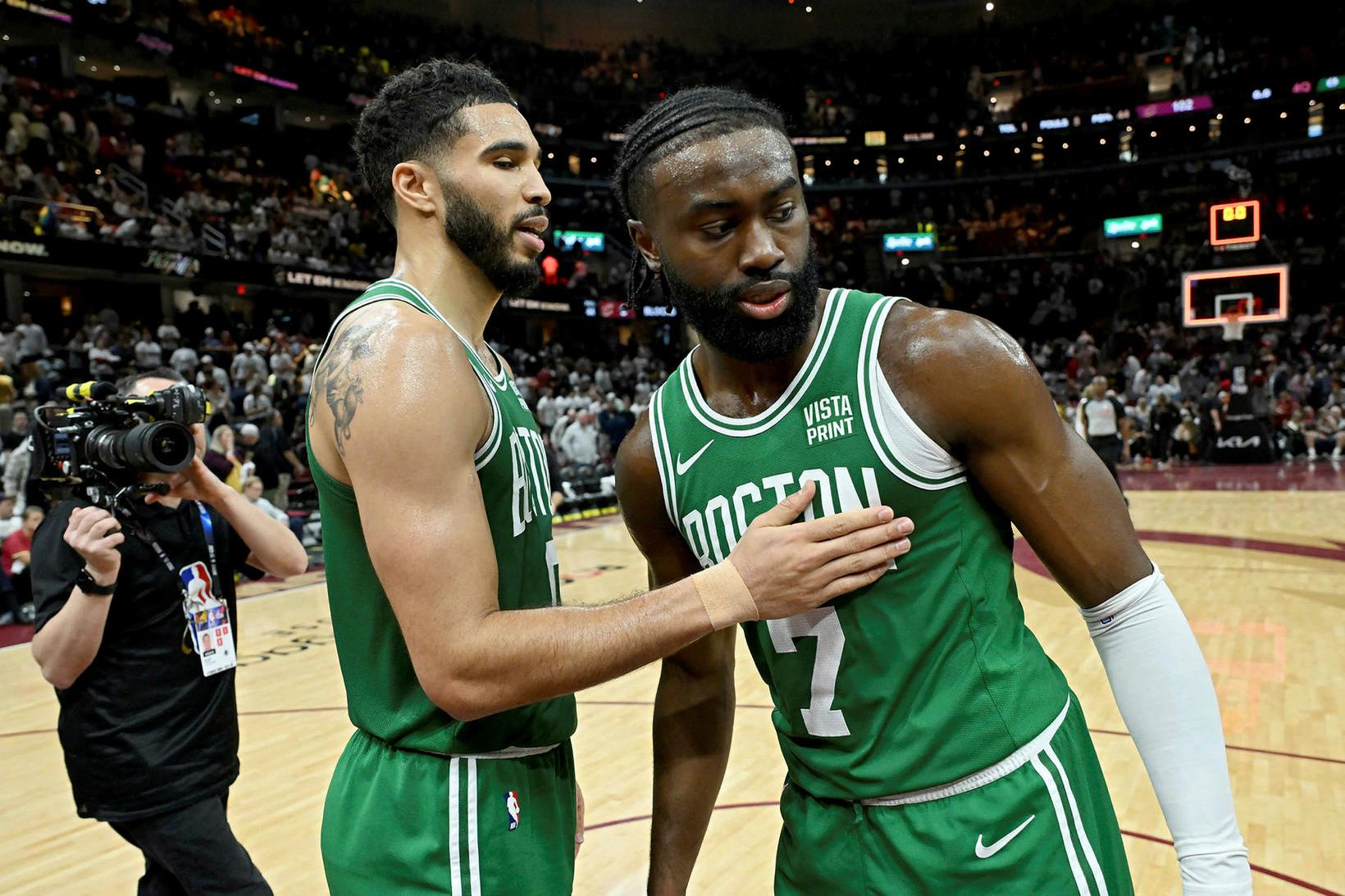 Frá vinstri, Jayson Tatum og Jaylen Brown stefna á meistaratitilinn.