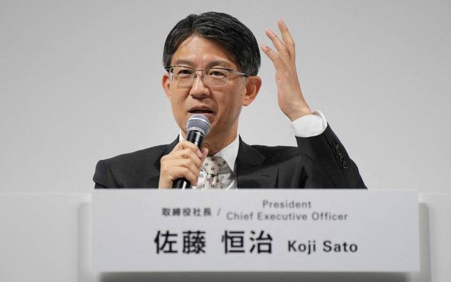 Forstjóri Toyota Motor Corporation, Koji Sato, svarar spurningum á blaðamannafundi vegna uppgjörs félagsins í Tókýó …