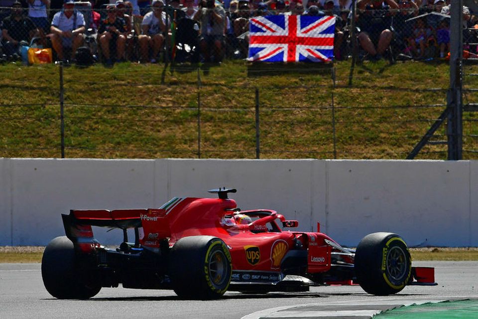 Sebastian Vettel á leið til sigurs í Silverstone.