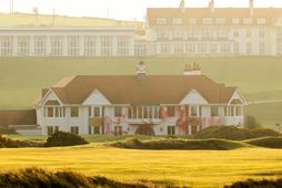 Rauðri málningu var slett á byggingu á Turnberry&#8211;gólfvellinum.