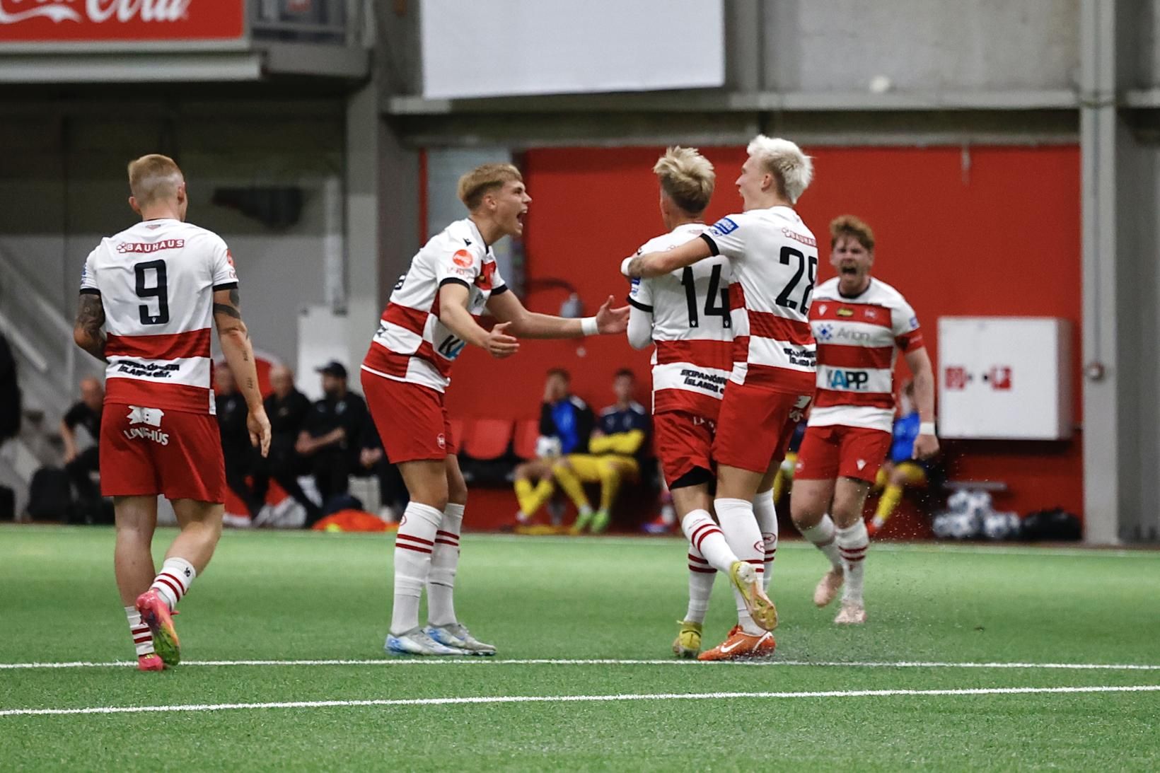 HK-ingar fagna eftir að Brynjar Snær Pálsson kom þeim yfir …
