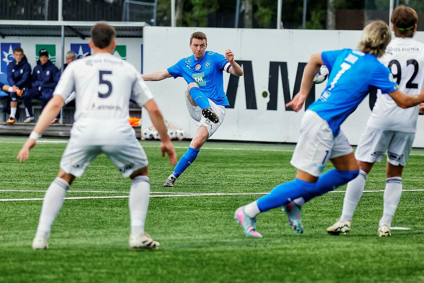 Emil Atlason skorar glæsilegt mark úr aukaspyrnu.