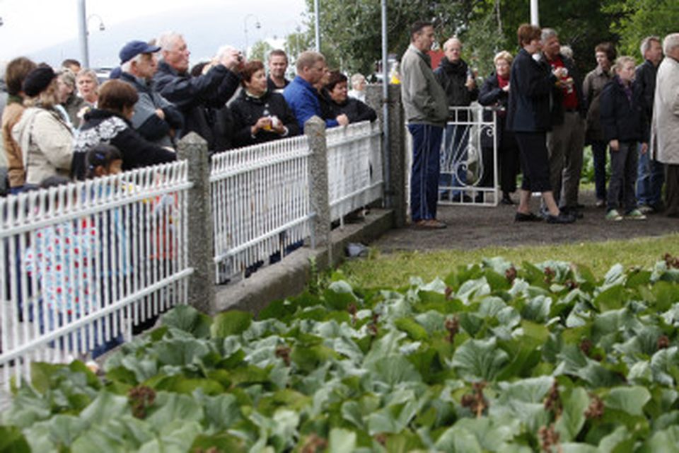 Fjöldi fólks kom í Minjasafnsgarðinn í dag; þáði pylsu og Valash og hlýddu á skemmtilega …