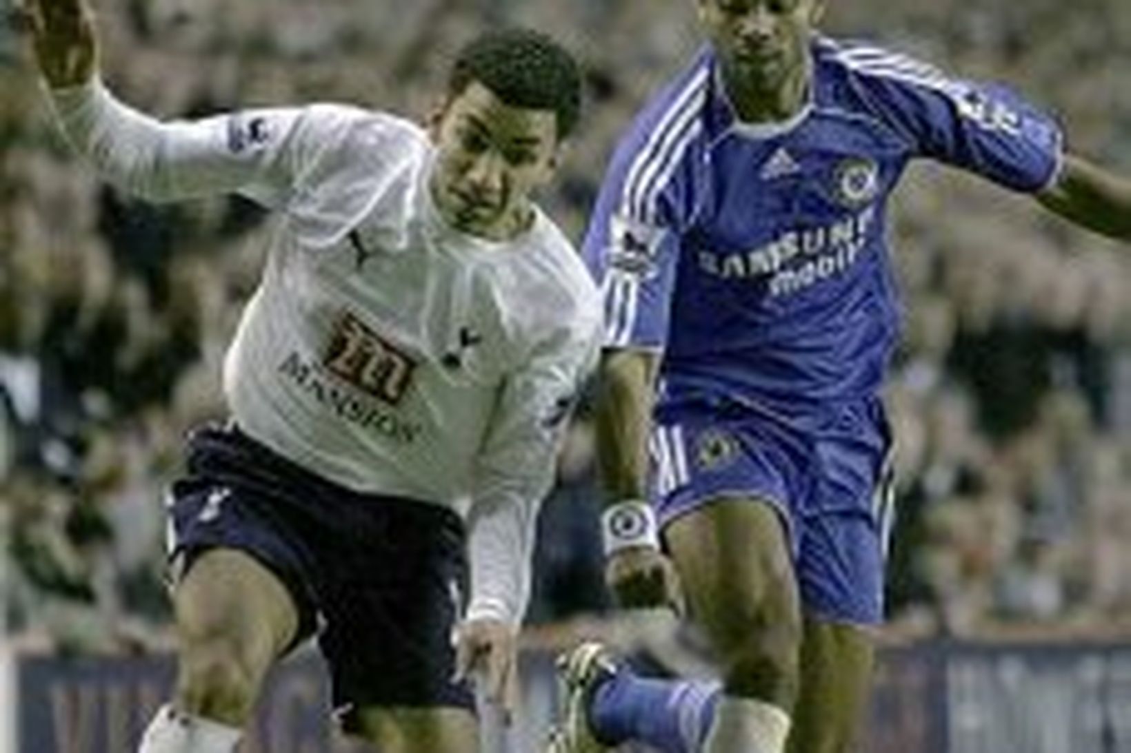 Aaron Lennon er ekki á förum frá Spurs.