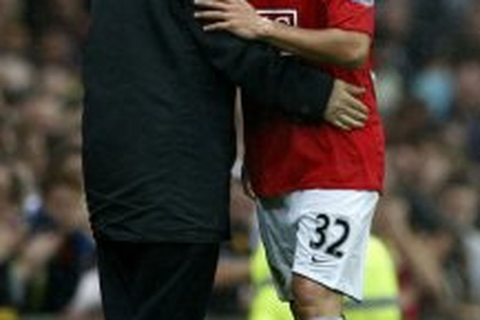 Carlos Tévez kom United yfir, Alex Ferguson til mikillar ánægju.