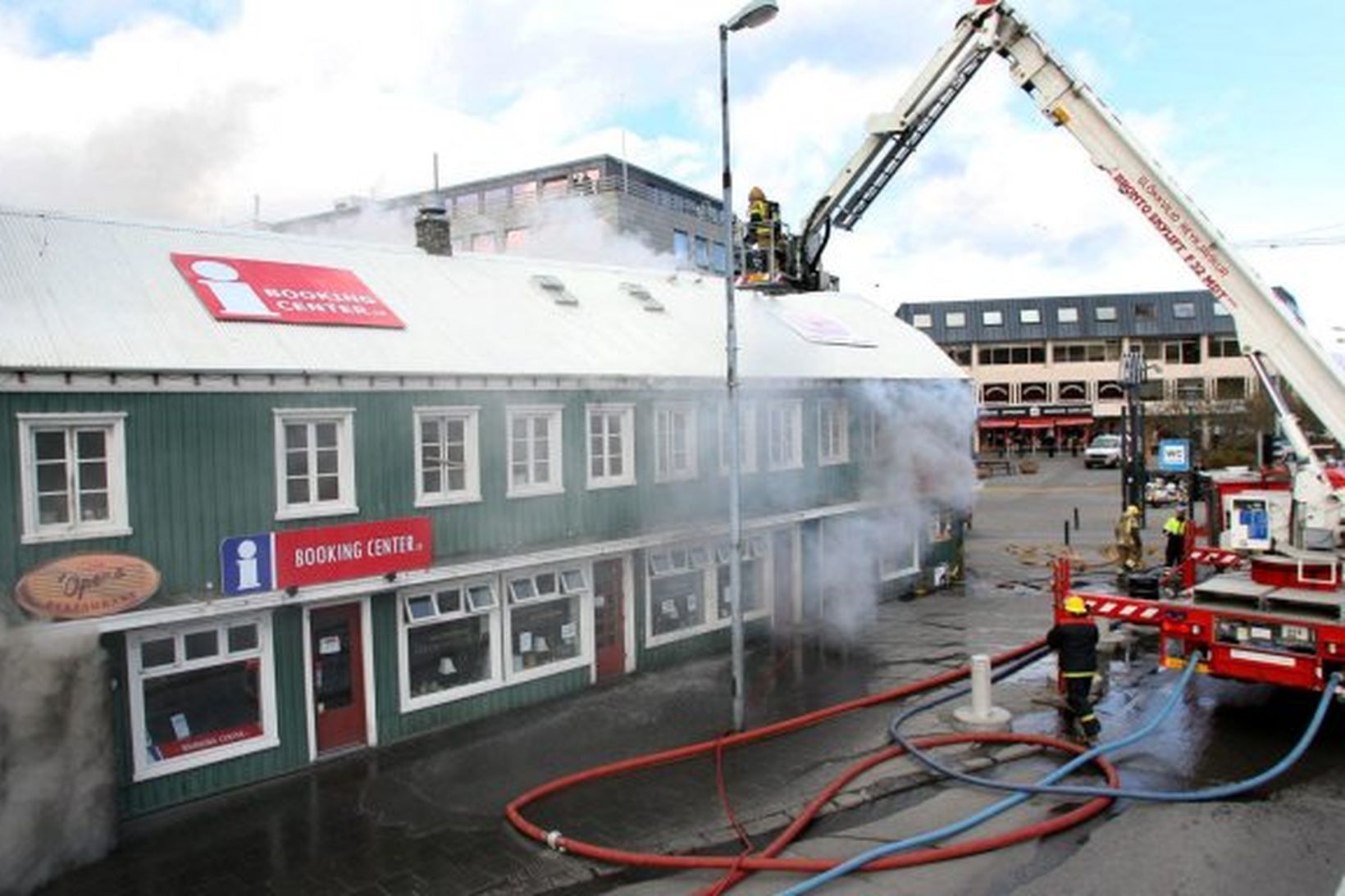 Austurstræti 22 brann ásamt Lækjargötu 2 í apríl 2007.