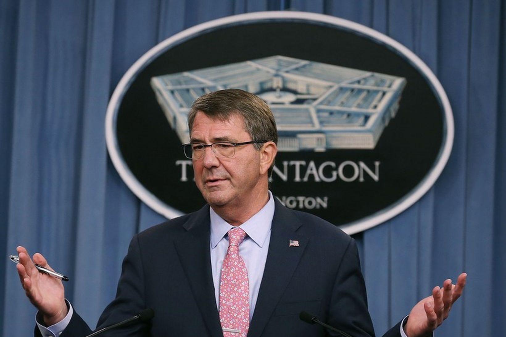 Ashton Carter segir að sérsveitin muni aðstoða við að handsama …