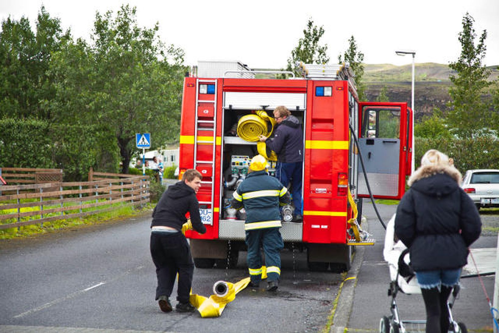 Slökkviliðið við reykhreinsaði eldhúsið.