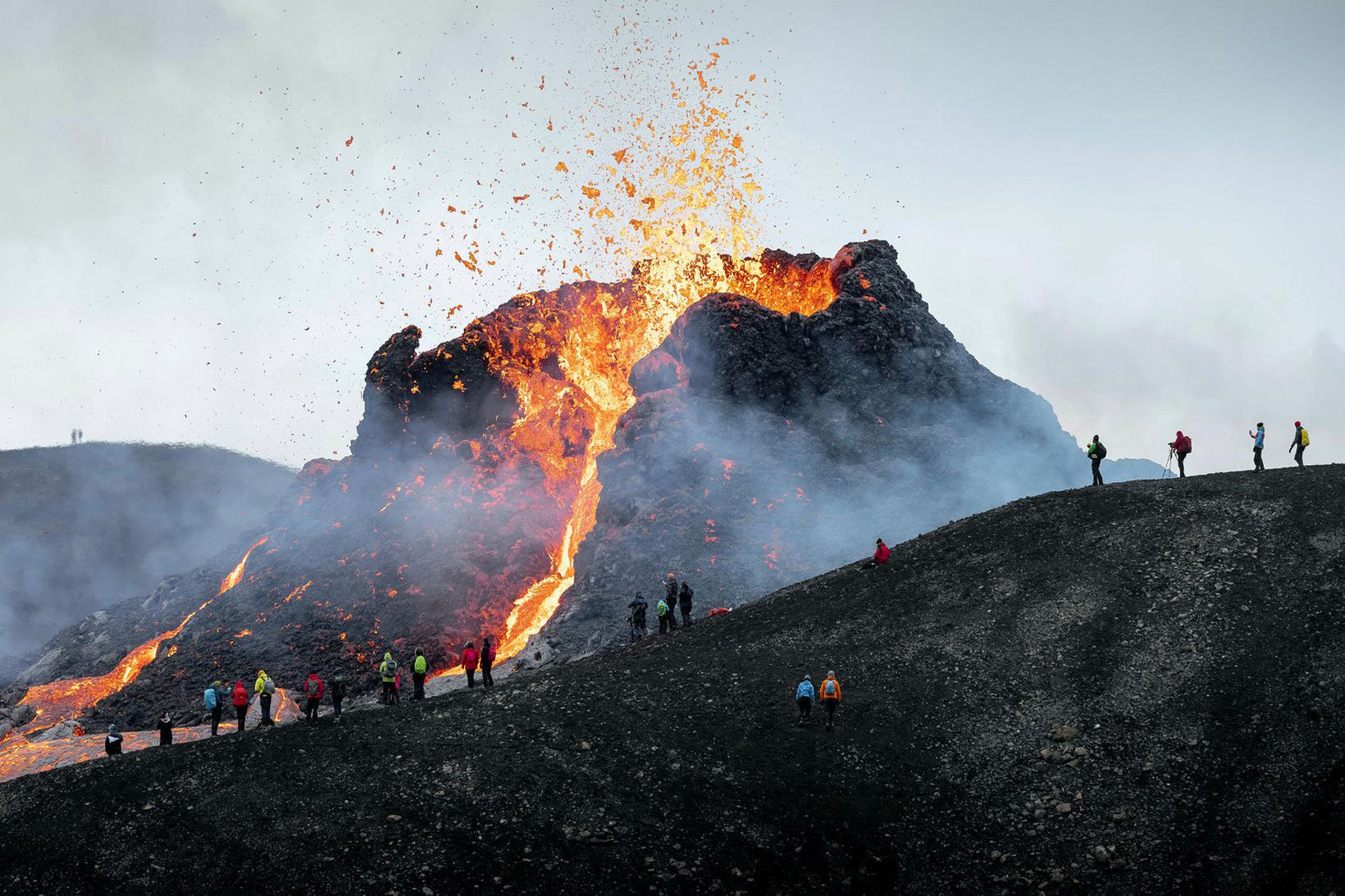 Við eldgosið á Fagradalsfjalli.