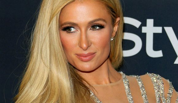 Paris Hilton æfir á háum hælum