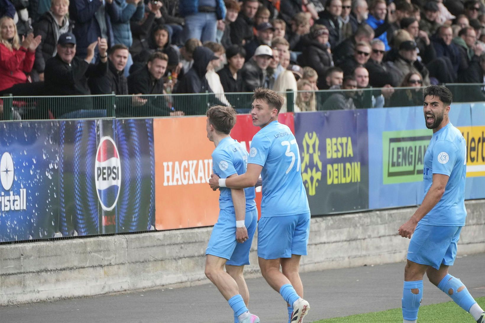 FH-ingar komust tvisvar yfir með mörkum Kjartans Kára Halldórssonar í …