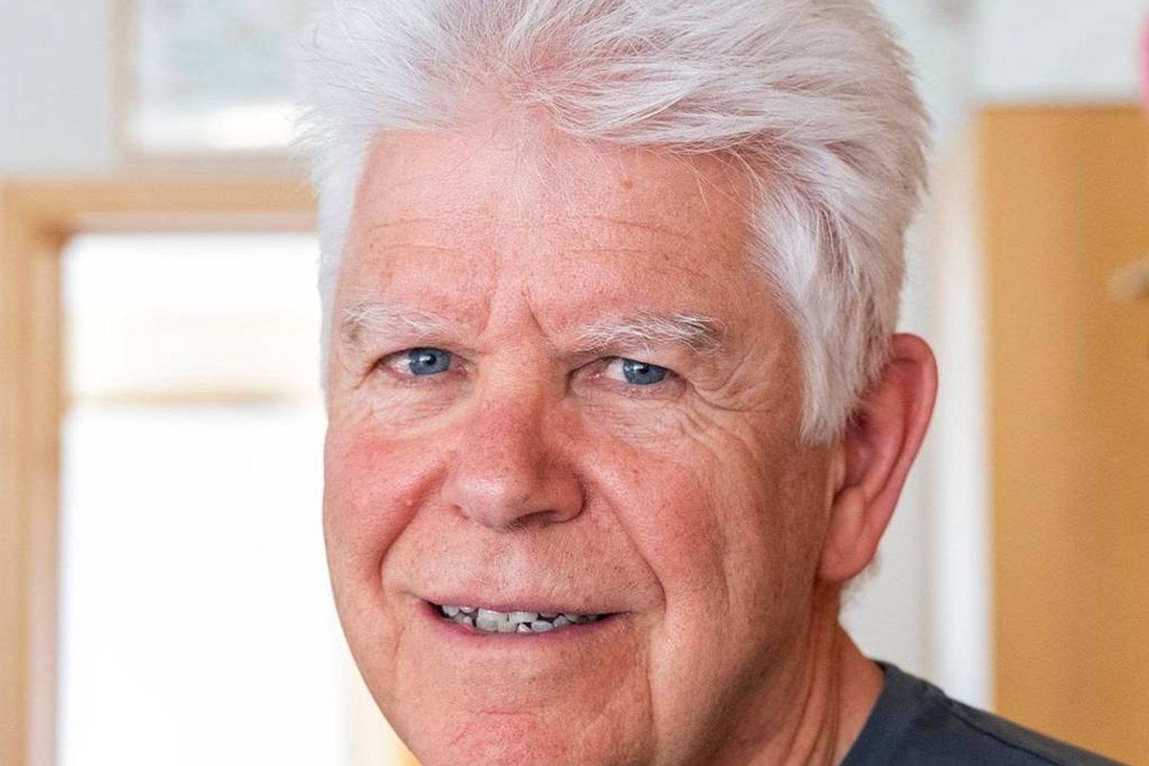 Hefur verið að mála í rúmlega 40 ár