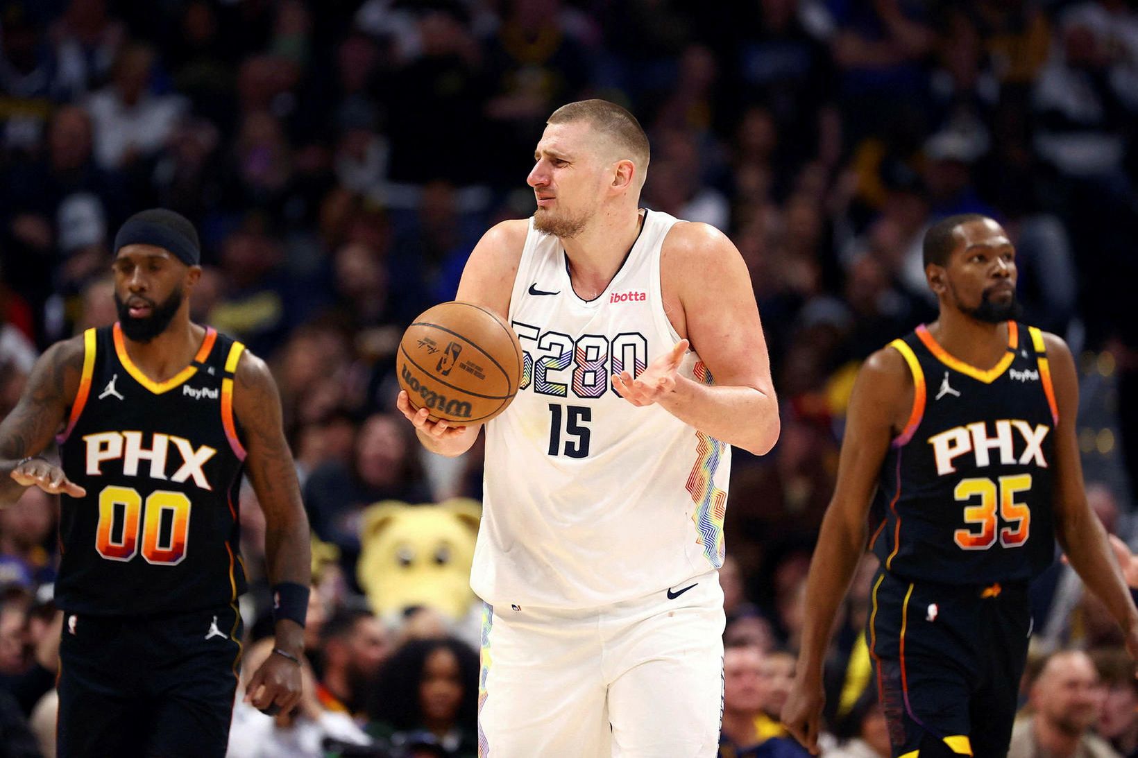 Nikola Jokic fór á kostum í nótt.