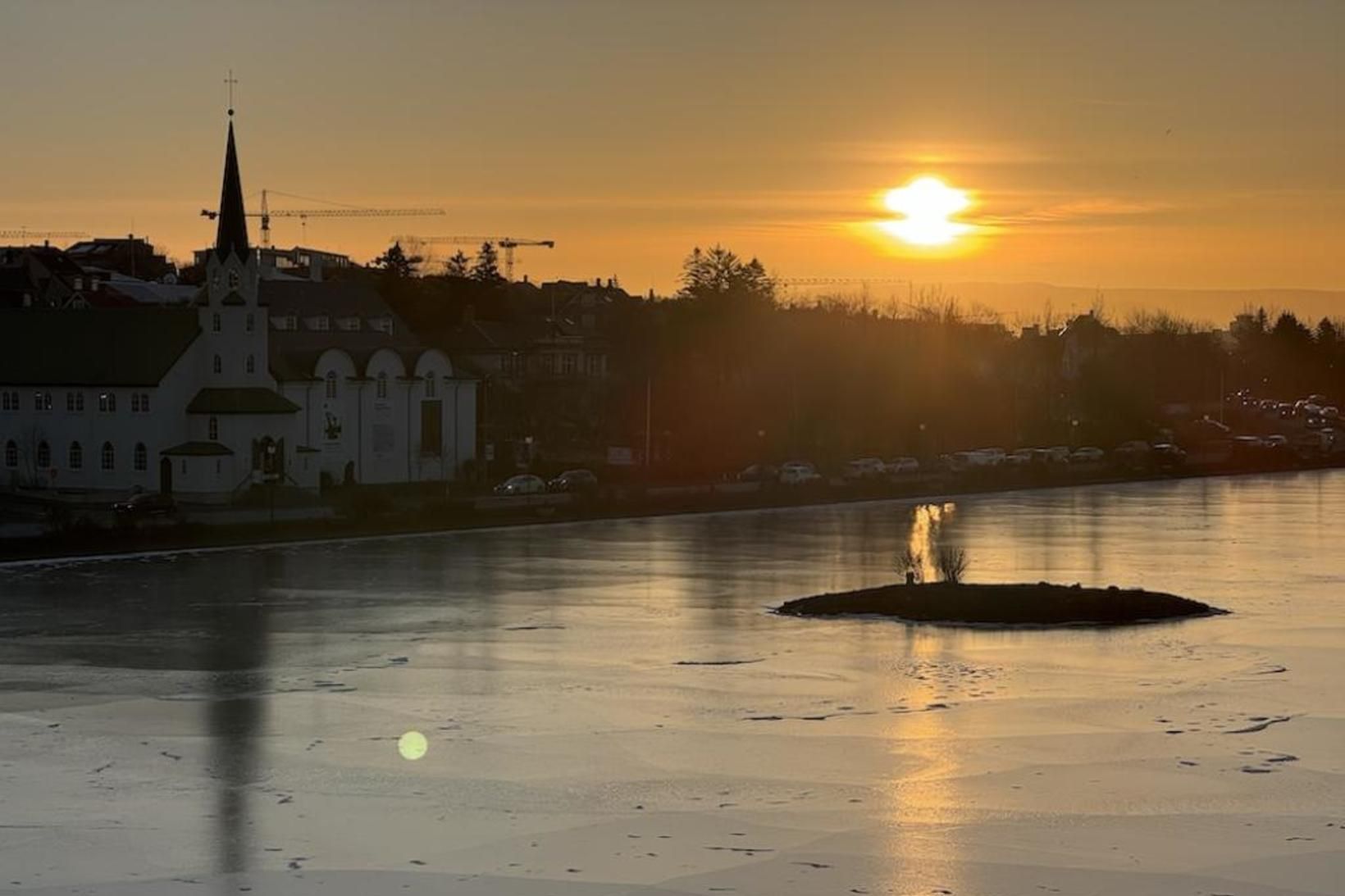 Á meðan framkvæmdir standa yfir í desembermánuði þarf að loka …