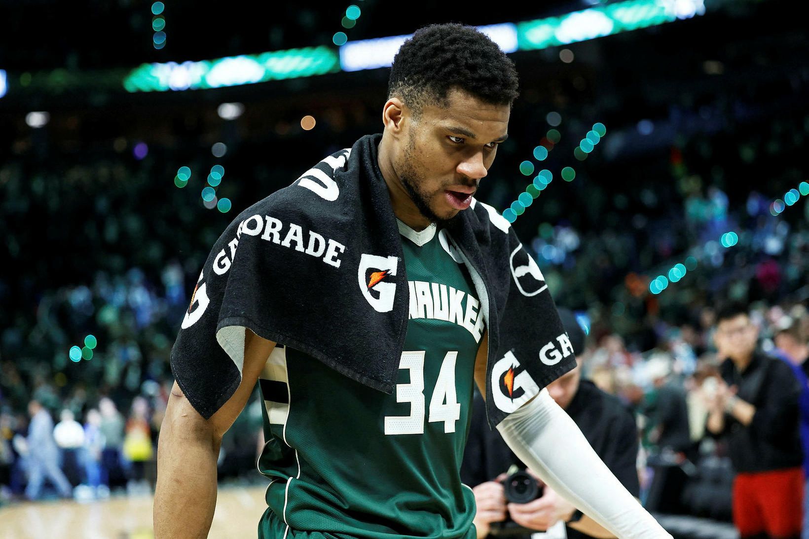 Giannis Antetokounmpo verður ólíkega áfram hjá Milwaukee Bucks.