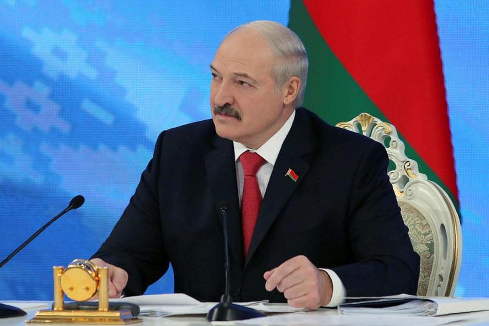 Alexander Lukashenko, forseti Hvíta-Rússlands, hefur varað við að hart verði …