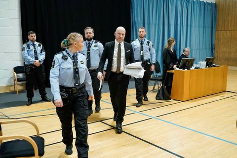 Breivik mætir í réttarsalinn 9. janúar.