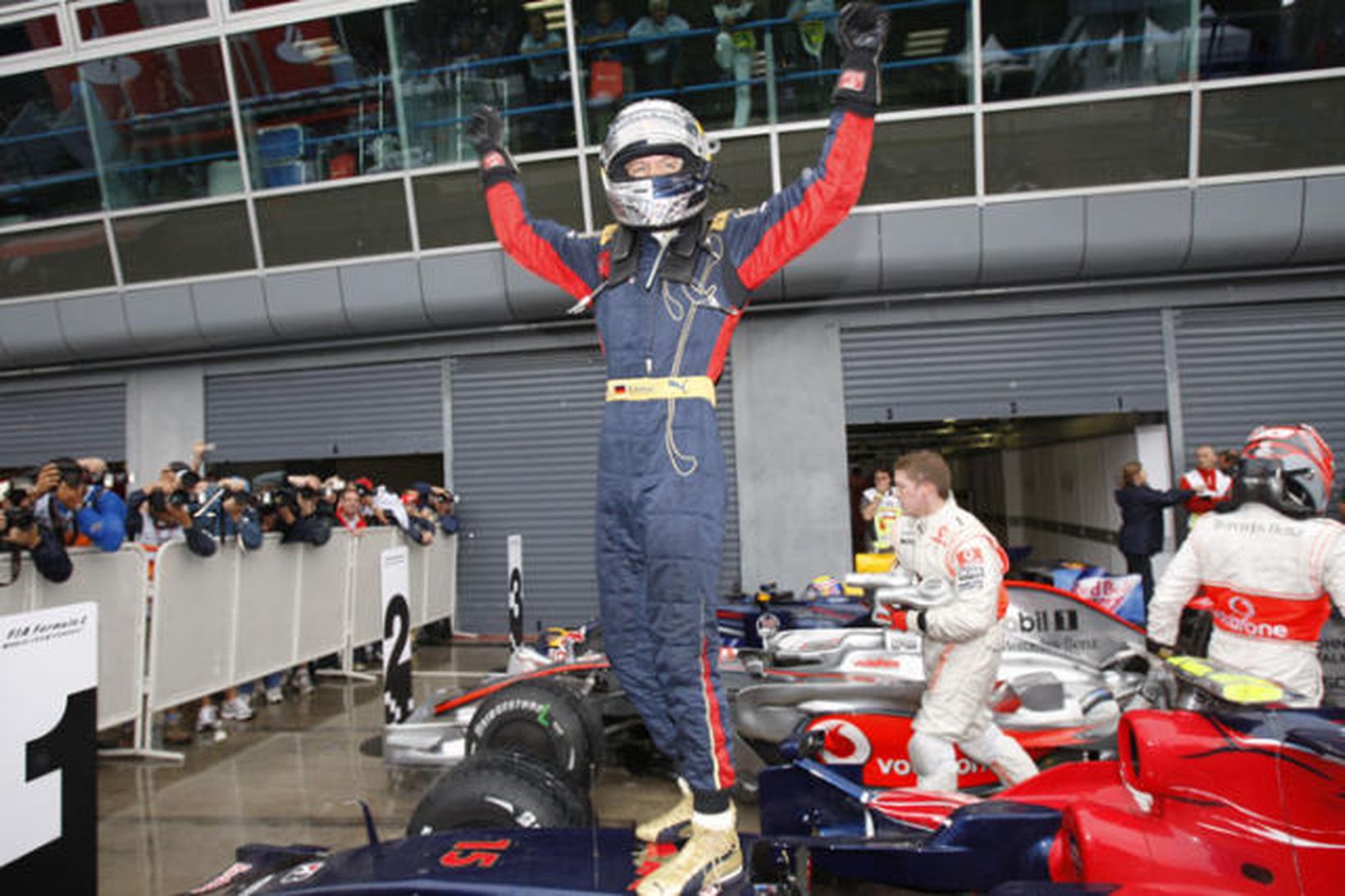 Vettel fagnar ráspólnum í Monza.