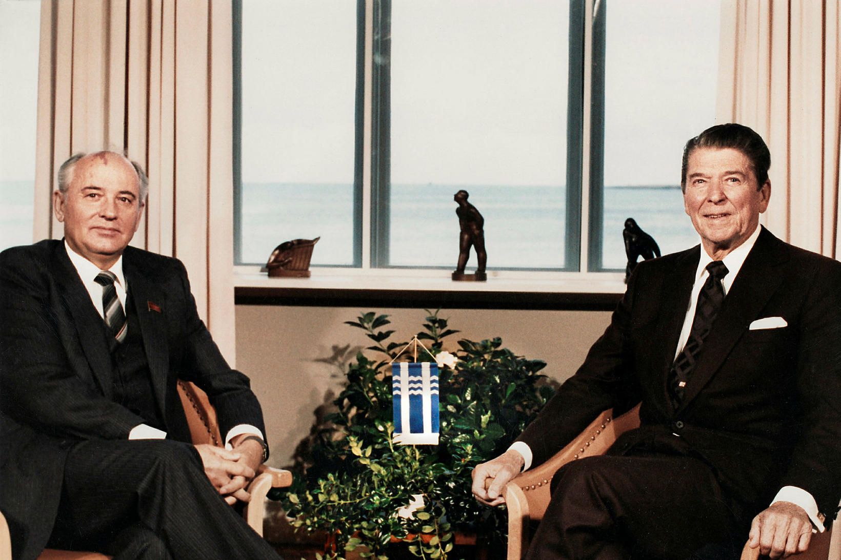 Ronald Reagan og Mikhail Gorbachev í Höfða
