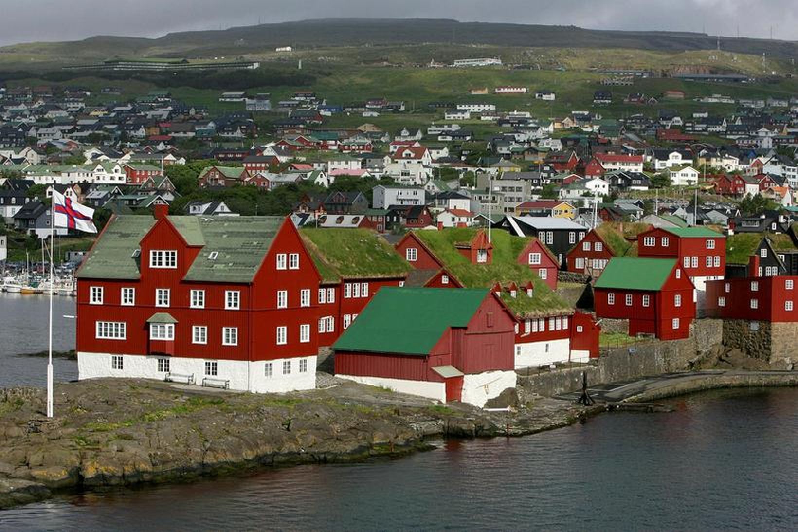 Tinganes í Þórshöfn í Færeyjum. Áætlað heildartjón vegna búnaðar björgunarsveitanna …