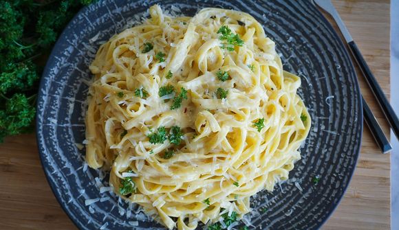 Rjómalagað alfredo pasta fullt af osti