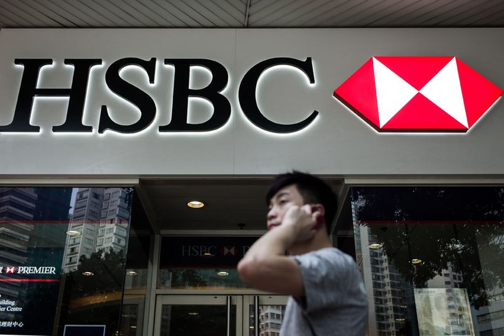 Útibú HSBC voru 1.430 talsins árið 2008 en í lok …