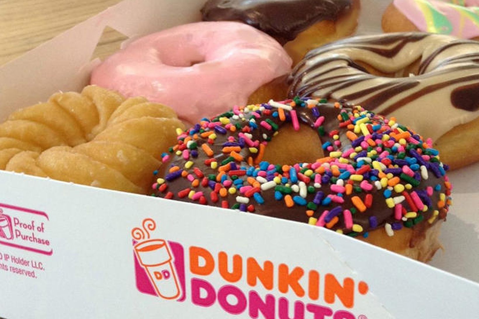 Það styttist óðum í opnun Dunkin' Donuts.