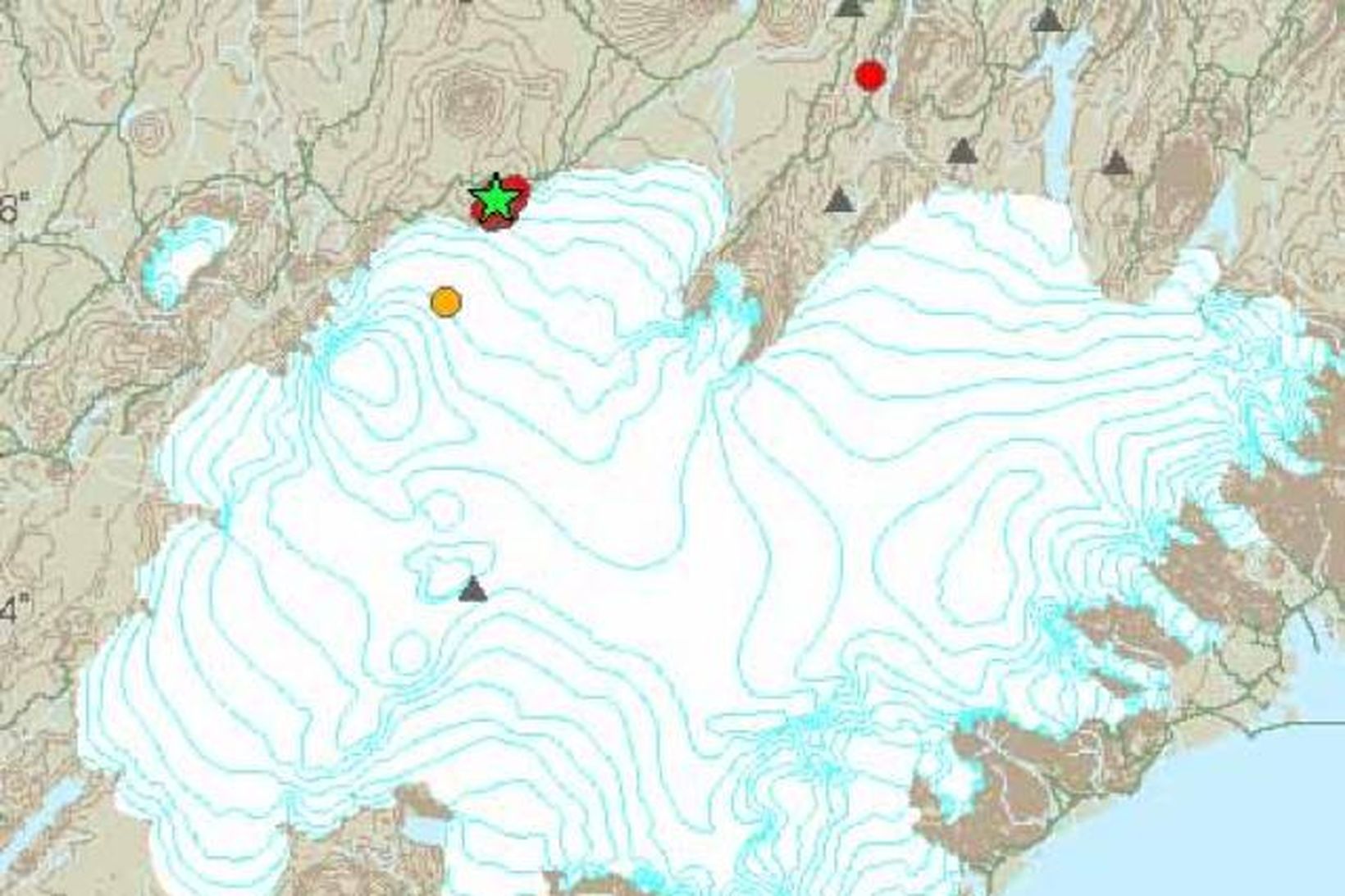 Upptök skjálftanna eru merkt með stjörnu. Kortið er tekið af …