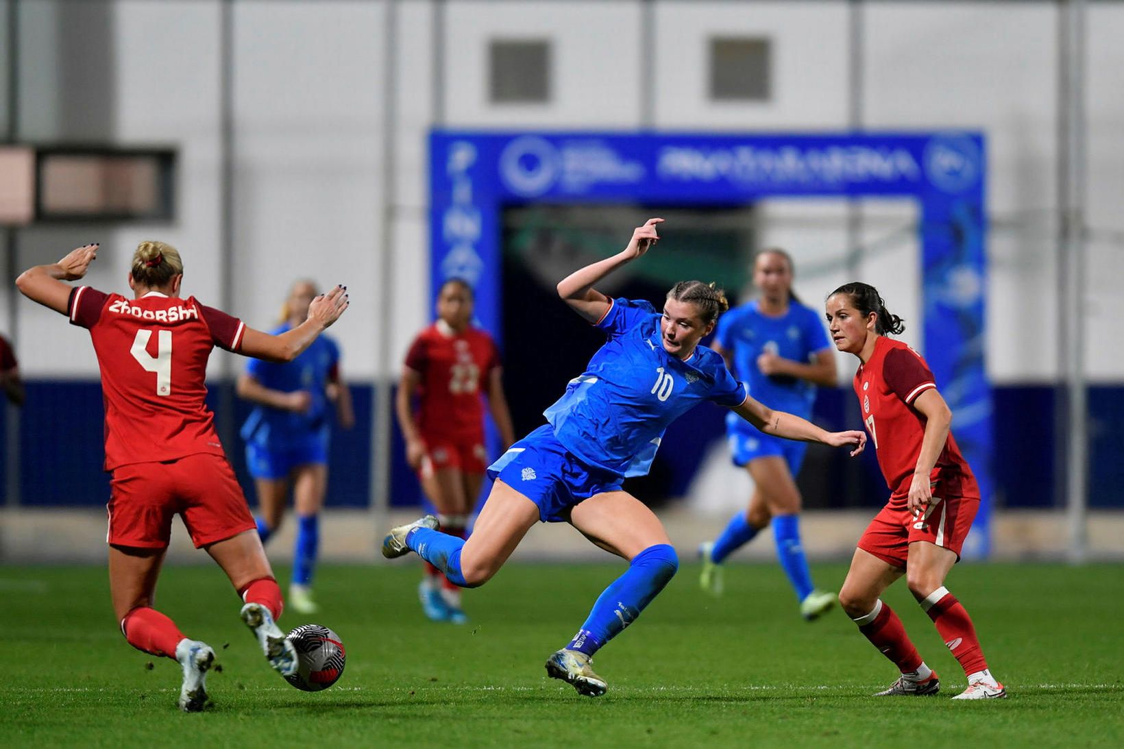 Karólína Lea Vilhjálmsdóttir er á toppnum í Þýskalandi með Leverkusen.