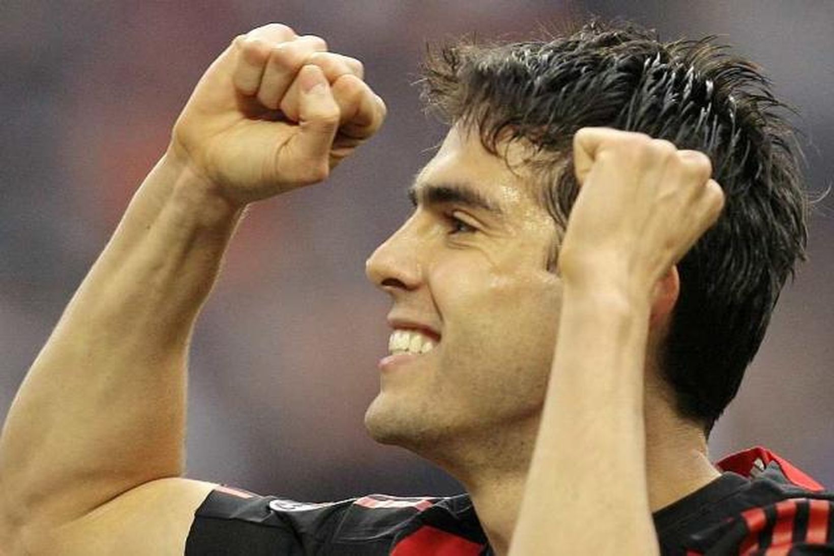 Brasilíumaðurinn Kaká verður um kyrrt hjá AC Milan.