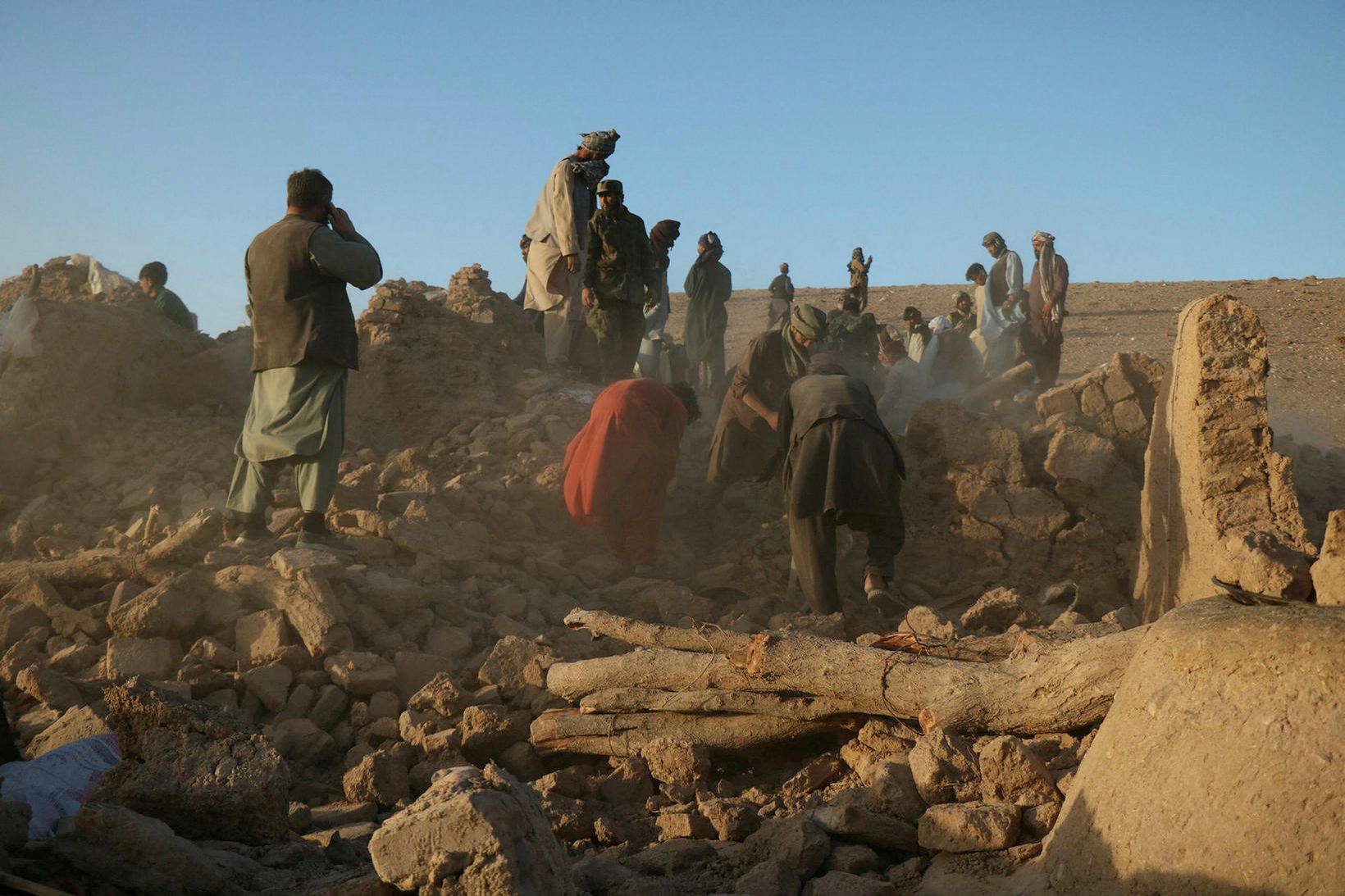 Frá Herat-sýslu í Afganistan eftir jarðskjálftann.