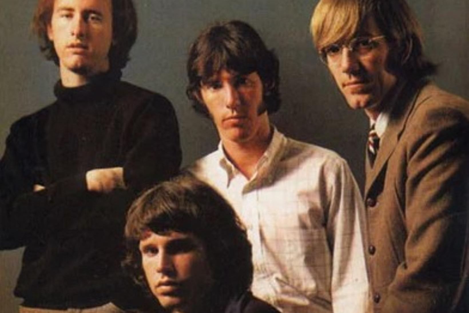 Hljómsveitin The Doors lagði upp laupana árið 1973.