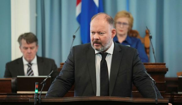 „Rétt áður en hann kippir lýðræðinu úr sambandi“