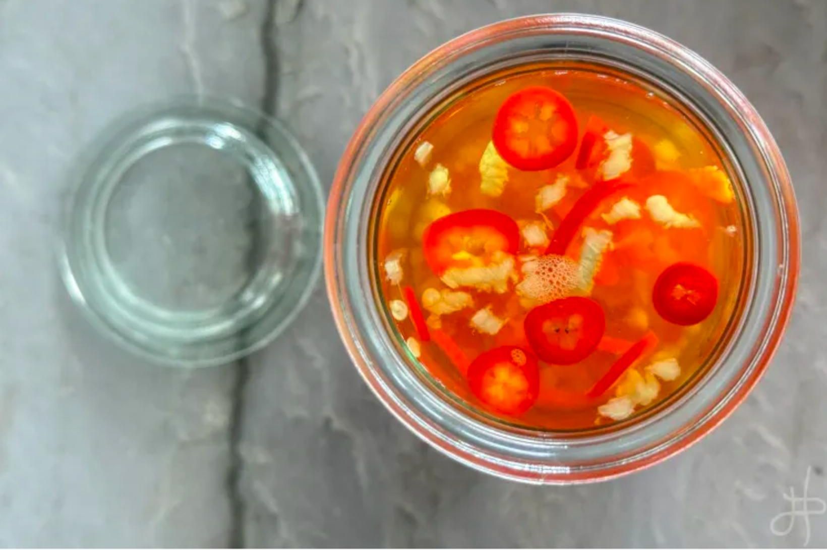 Hanna kann að gera pikklaðan jalapeno sem bragð er af

