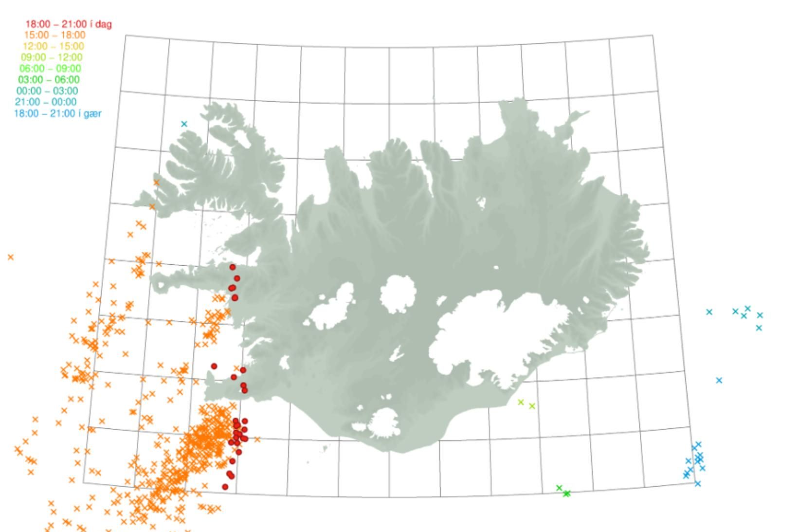 Fjölda eldinga hefur nú slegið niður í óveðrinu.