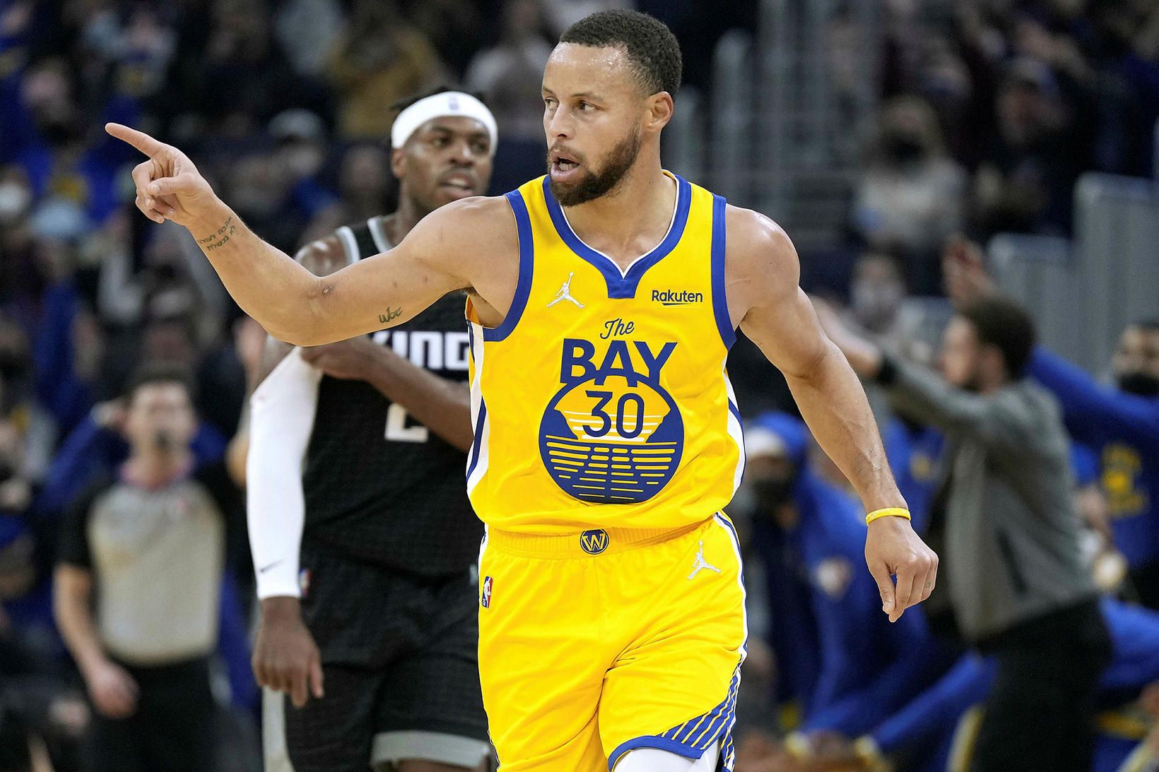 Stephen Curry heldur áfram að spila frábærlega fyrir Golden State …