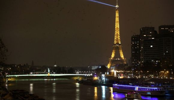 Best að sjá Eiffel-turninn klukkan 1 á nóttunni