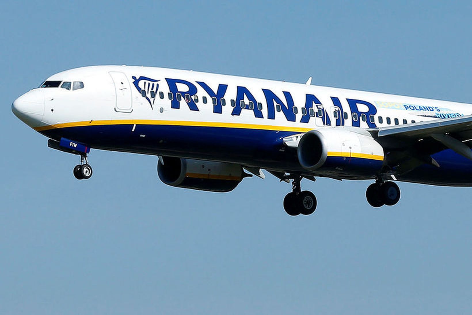 Lággjaldaflugfélagið Ryanair hættir um áramótin að fljúga til þriggja Kanaríeyja.