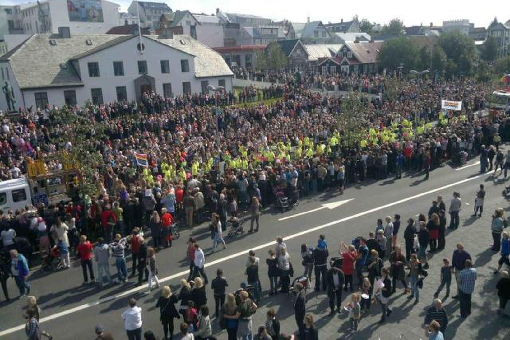 Mörg þúsund manns taka þátt í gleðigöngu Hinsegin daga í …