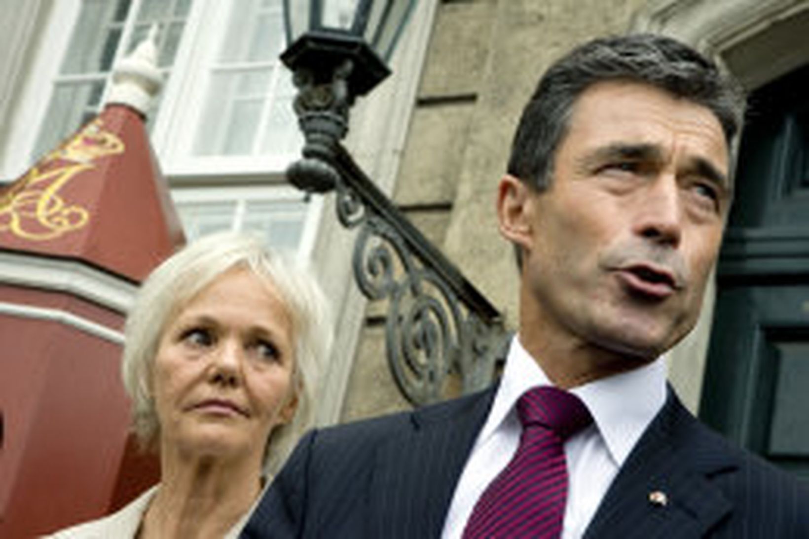 Anders Fogh Rasmussen, forsætisráðherra Danmerkur, með Karen Jespersen, nýjum félagsmálaráðherra, …