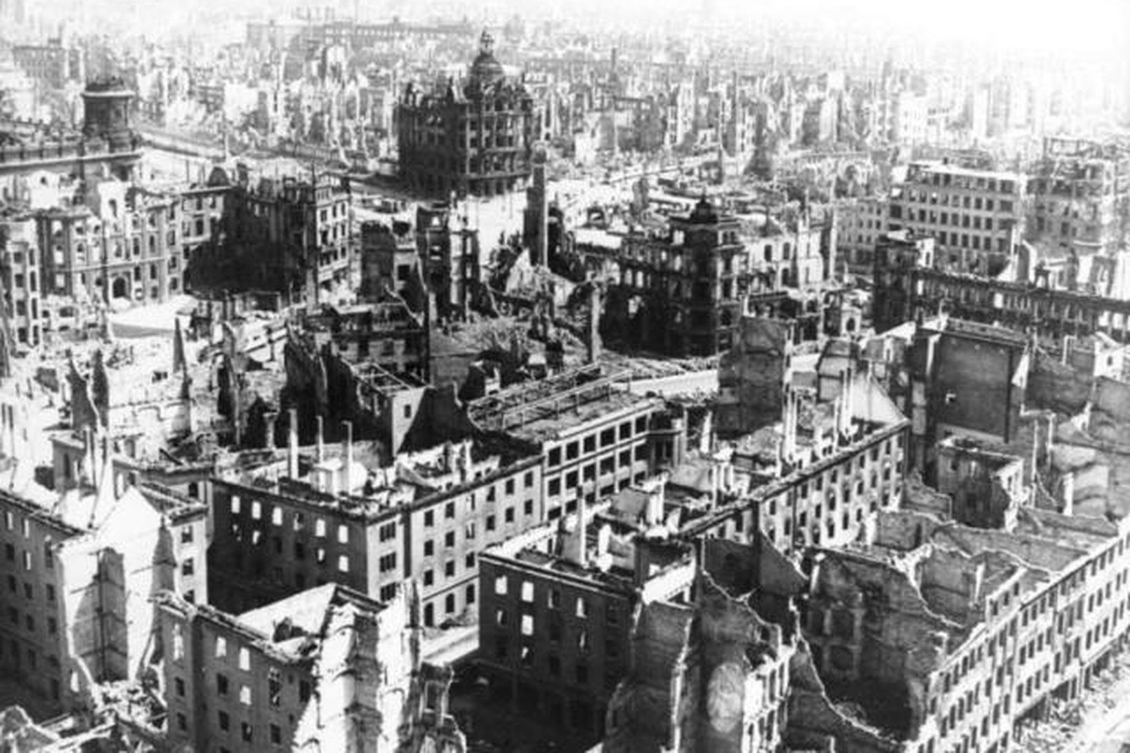 Miðborg Dresden var nánast lögð í rúst í loftárásunum 1945.